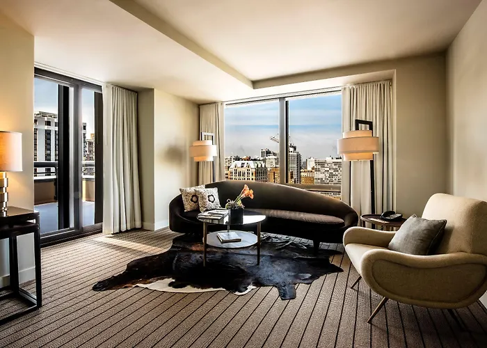 Thompson Chicago, By Hyatt Chicago