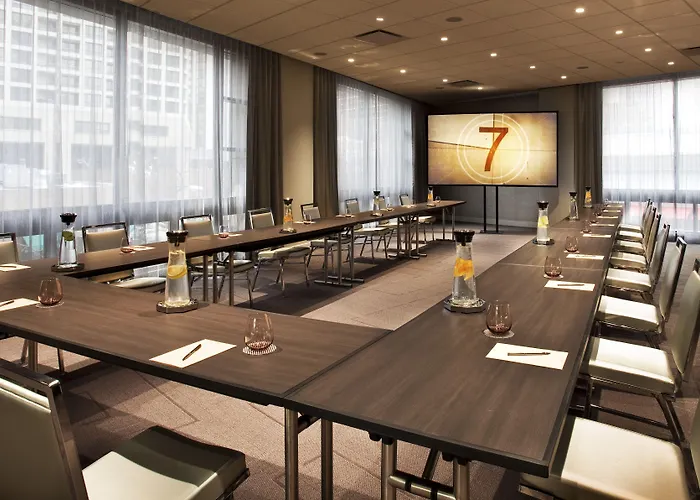 Thompson Chicago, By Hyatt Chicago