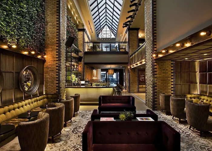 Thompson Chicago, By Hyatt Chicago