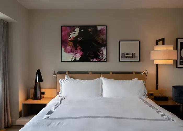 Thompson Chicago, By Hyatt