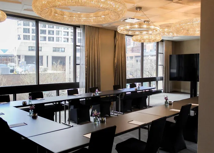 Thompson Chicago, By Hyatt Chicago