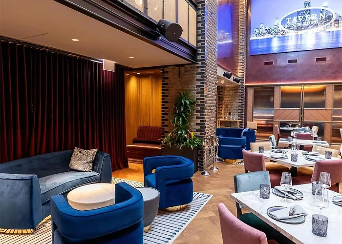 Thompson Chicago, By Hyatt Chicago